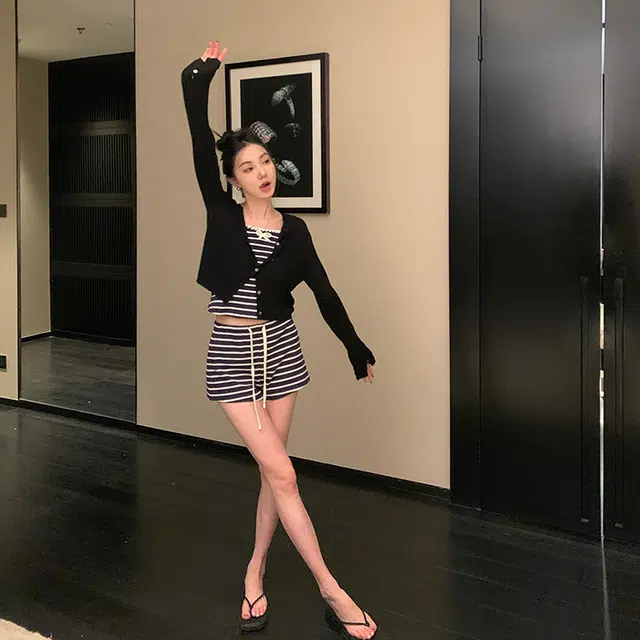 区区欧阳 纯色气质通勤简约针织衫 女款 黑色