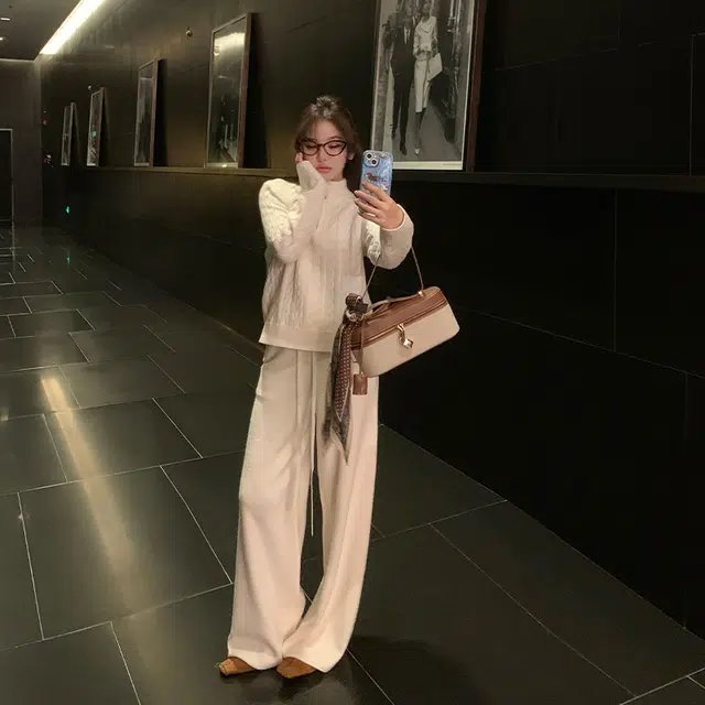 区区欧阳 慵懒风刺绣绞花休闲百搭长袖针织衫 女款 白色