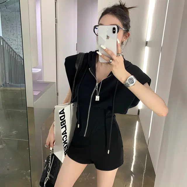 区区欧阳 纯色高腰直筒短裤 女款