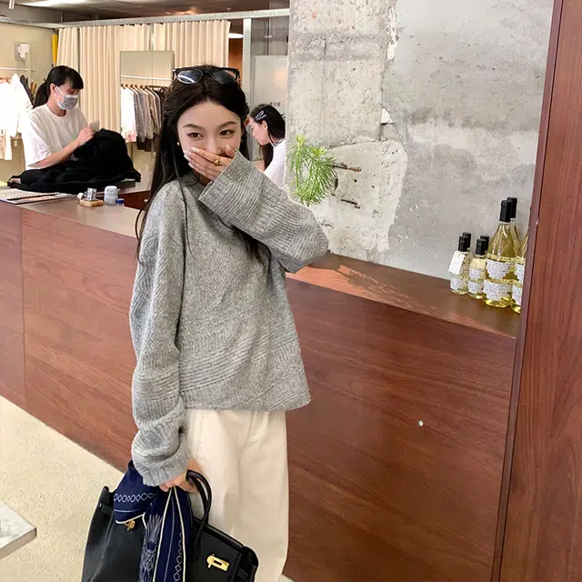 区区欧阳 慵懒风宽松长袖双层圆领针织衫 女款