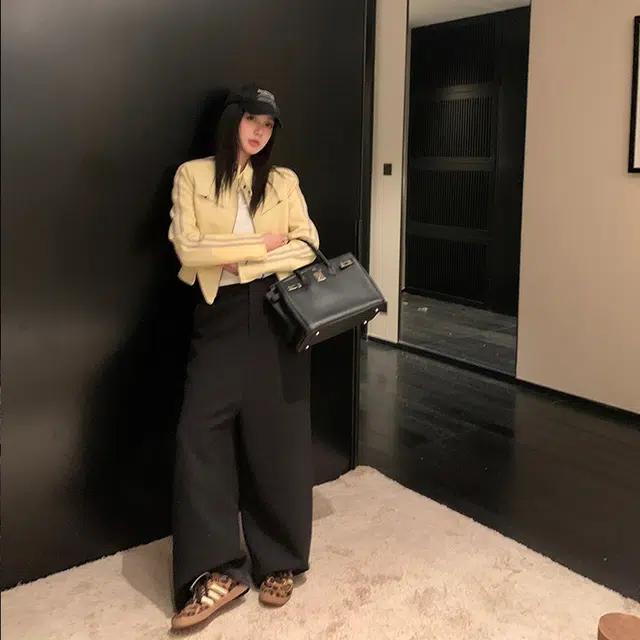 区区欧阳 条纹织带立领拉链皮衣 女款 香槟黄