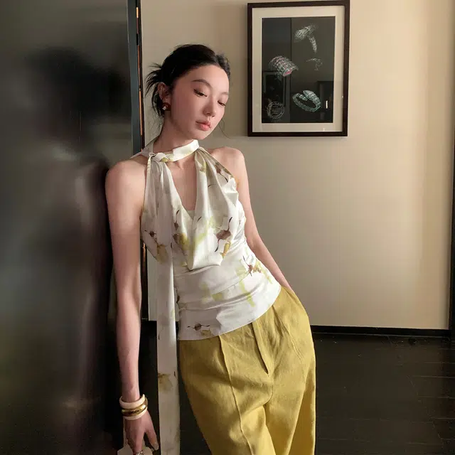 区区欧阳 挂脖舒适时尚无袖衬衫 女款
