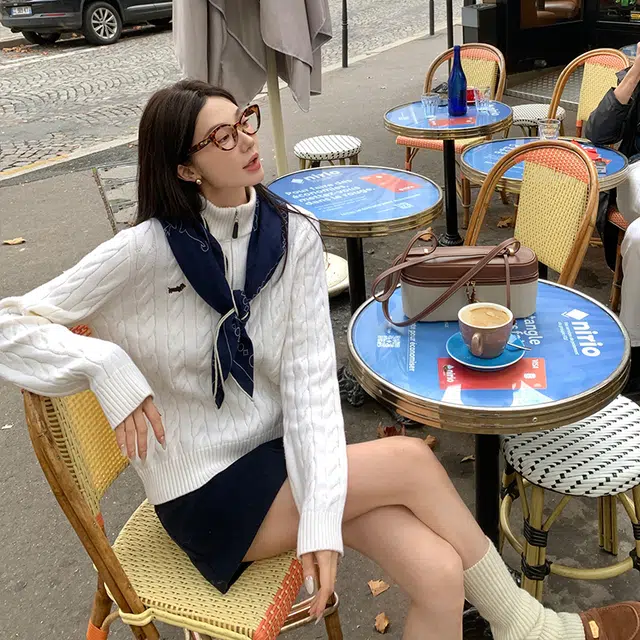 区区欧阳 慵懒风刺绣绞花休闲百搭长袖针织衫 女款 白色