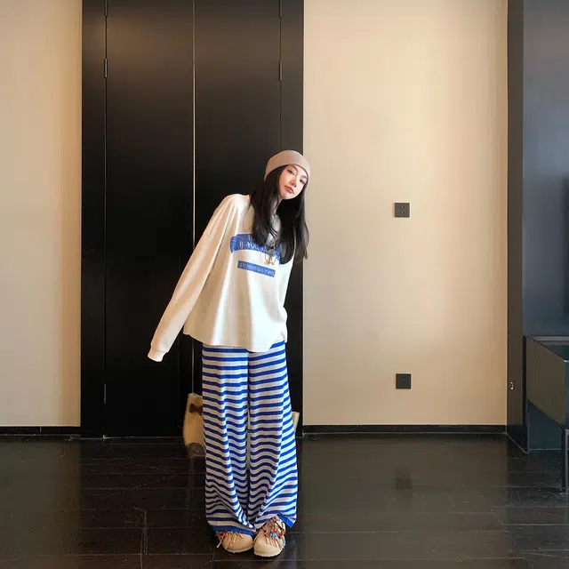 区区欧阳 条纹直筒针织通勤风宽松高腰休闲裤 女款