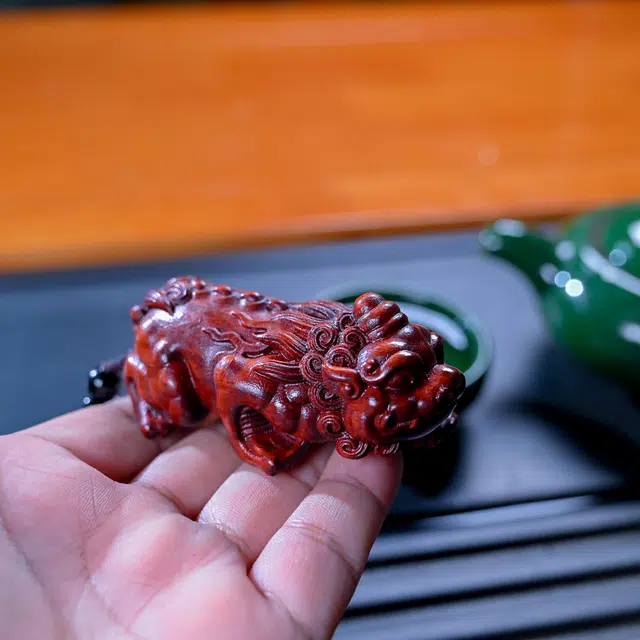 财源滚滚 仙友 国潮新中式红木精雕刻大貔貅钱多多转运招财牛转乾坤复古文玩挂件摆件收藏盘玩随身件 紫檀属 木作手把件 男女同款情侣款