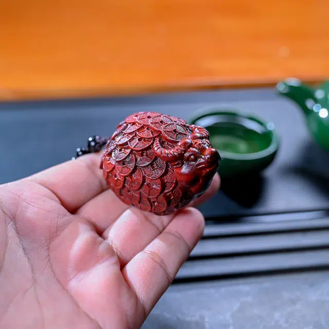 财源滚滚 仙友 国潮新中式红木精雕刻大貔貅钱多多转运招财牛转乾坤复古文玩挂件摆件收藏盘玩随身件 紫檀属 木作手把件 男女同款情侣款