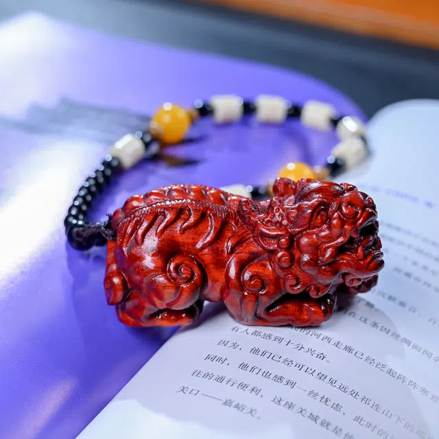 财源滚滚 仙友 国潮新中式红木精雕刻大貔貅钱多多转运招财牛转乾坤复古文玩挂件摆件收藏盘玩随身件 紫檀属 木作手把件 男女同款情侣款