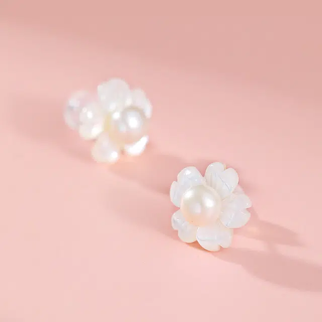 黛米 浪漫优雅贝壳花文艺 纯花 饱满馒头圆 淡水珍珠 耳钉 女款