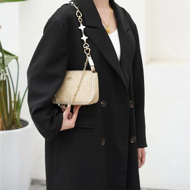 GUYI coach Nolita19