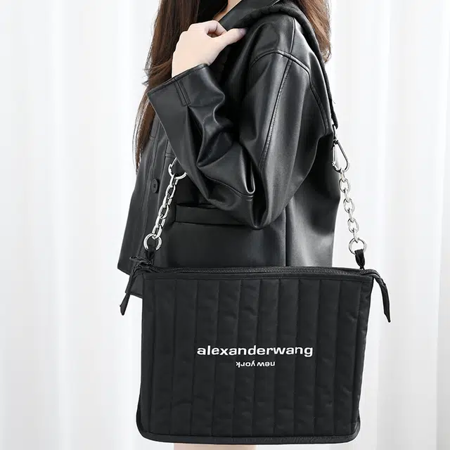 GUYI Alexander wang