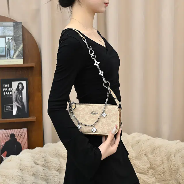 GUYI CoachNolita19