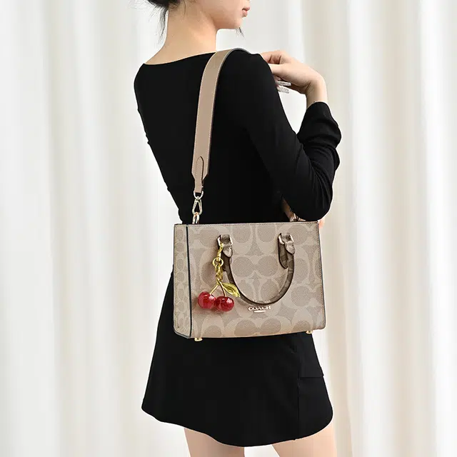 GUYI COACH Maggie tote