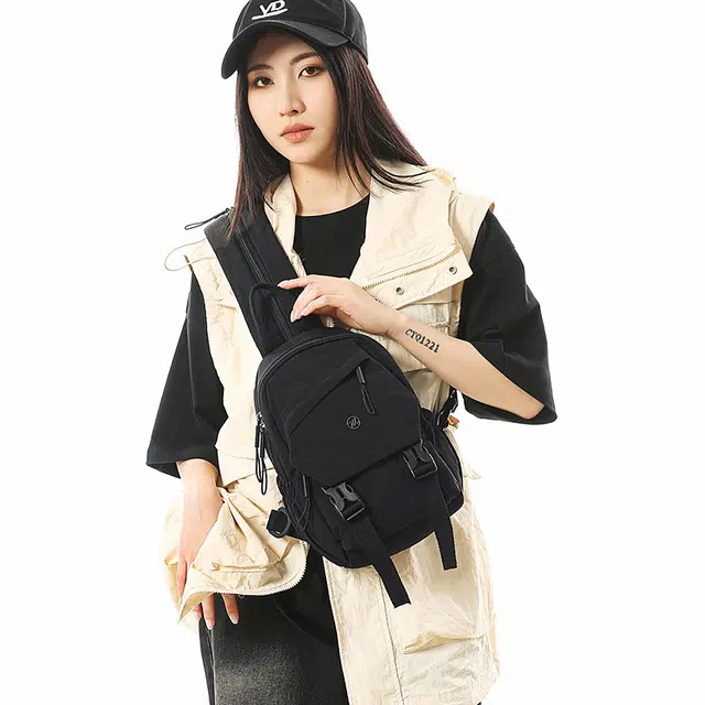 茵初 多功能两用轻便通勤旅行防水 尼龙 双肩包 大号 男女同款情侣款 多色