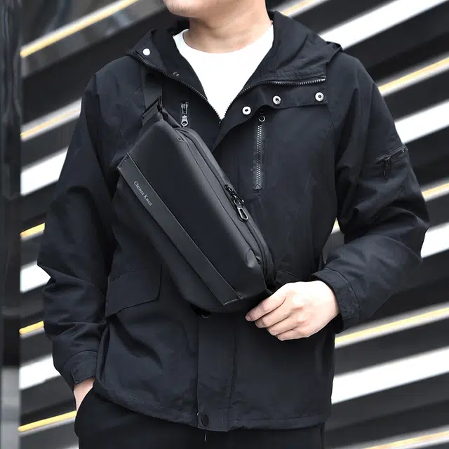茵初 时尚潮流机车骑行通勤 尼龙 胸包 男女同款情侣款 黑色