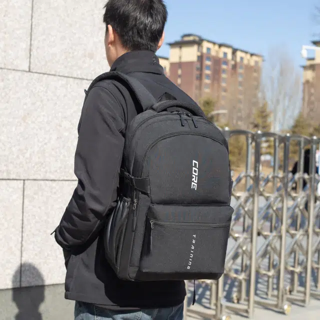 茵初 通勤出差大容量商务防泼水 耐磨面料 双肩包 常规 男女同款情侣款 多色