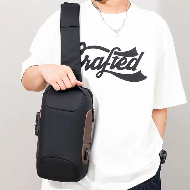 茵初 密码防盗炫酷机车时尚潮流 尼龙 胸包 常规 男女同款情侣款 多色