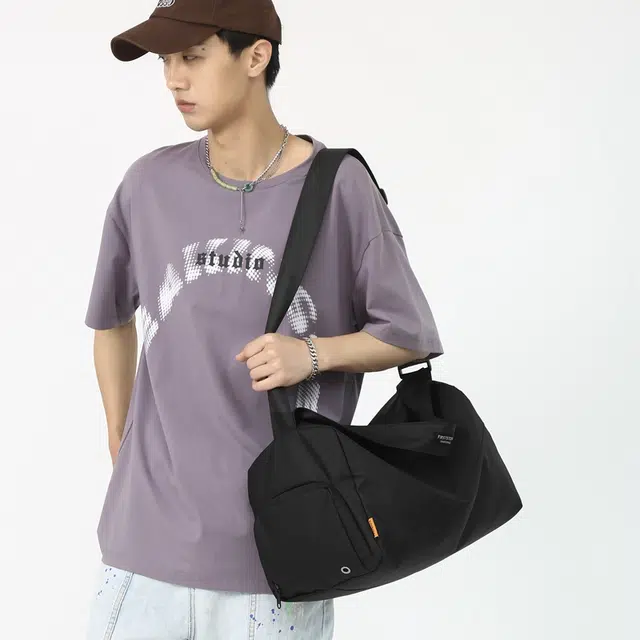 茵初 收纳袋运动健身包游泳包行李包短途旅行包 覆膜牛津布 单肩斜挎手提包 常规 男女同款情侣款 多色