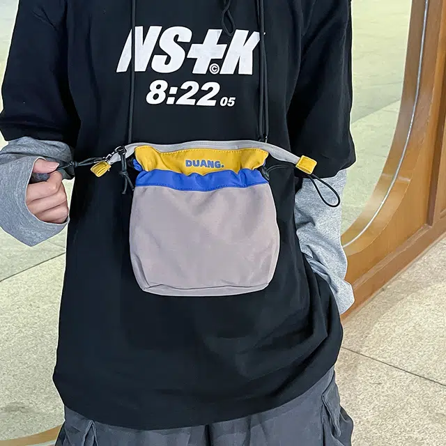 茵初 运动手机包便携挂脖收纳袋刺绣百搭休闲撞色 尼龙 斜挎包 男女同款情侣款 多色