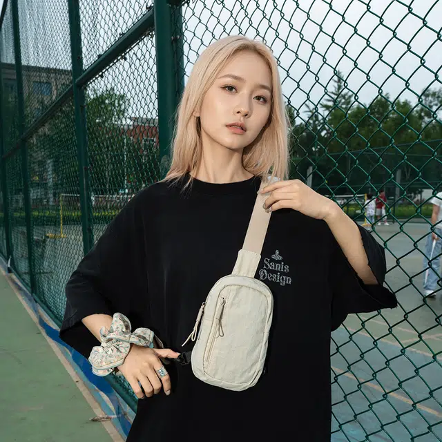 茵初 时尚轻便简约纯色 尼龙 胸包 男女同款情侣款 多色