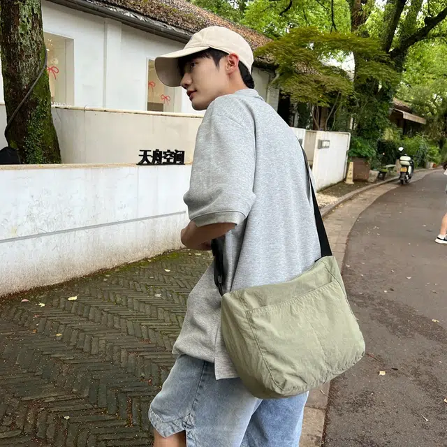 醇龙  简约休闲学生百搭时尚 单肩包斜挎包 尼龙 男女同款情侣款 多色