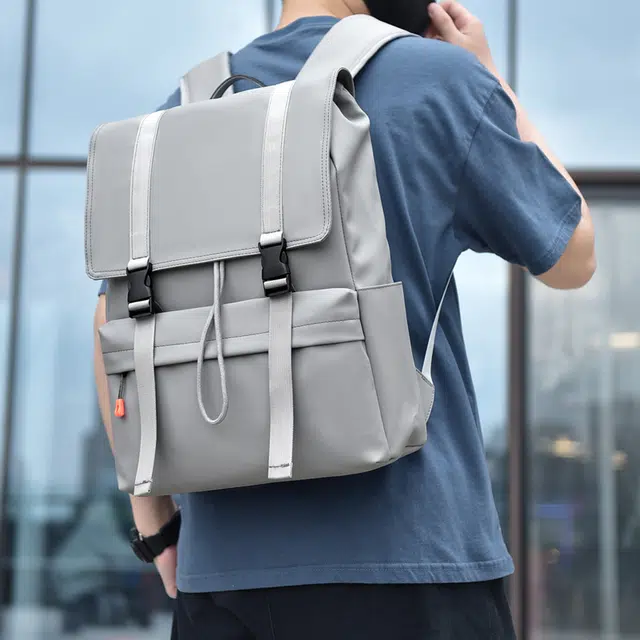 茵初 翻盖休闲外出旅游大容量 尼龙 双肩包 男女同款情侣款 黑色/灰色