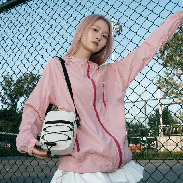 茵初 时尚潮流百搭简约大气 尼龙 单肩斜挎包 常规 男女同款情侣款 多色