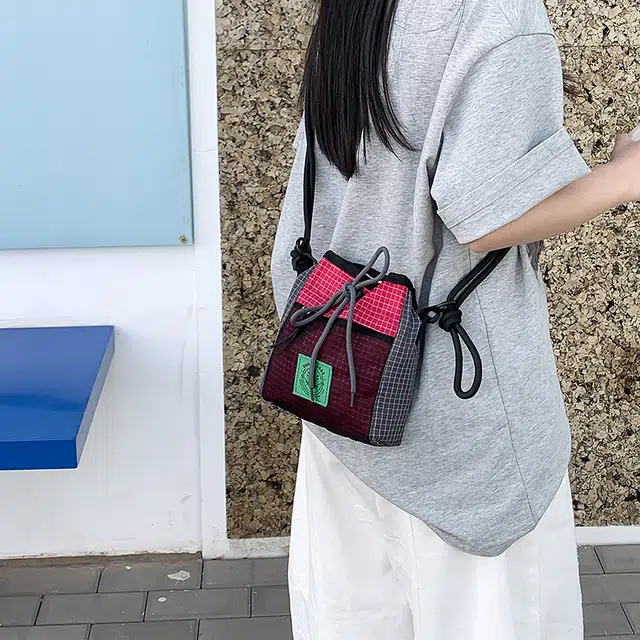 茵初 个性撞色小巧轻便百搭 牛津布 单肩包 男女同款情侣款 多色