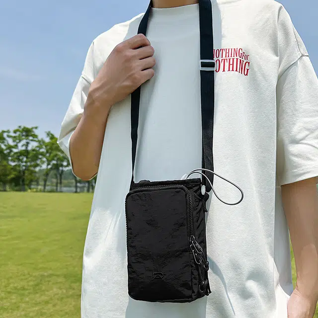 茵初 高质感设计时尚潮流百搭 尼龙 斜挎单肩包 常规 男女同款情侣款 多色