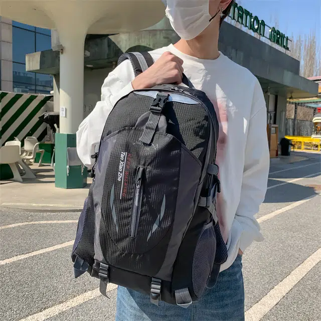 茵初 便携超轻骑行旅行多功能登山防水休闲徒步登山学生户外包  防撕裂面料多色  男女同款情侣款
