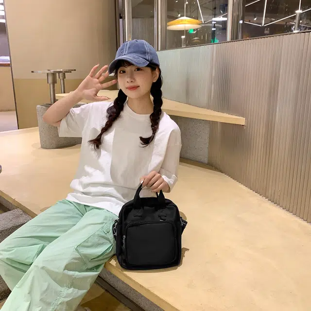 醇龙  尼龙女生多色透明斜挎单肩包外出简约休闲背包