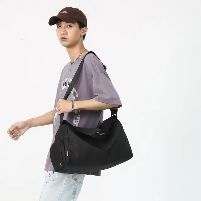 茵初 收纳袋运动健身包游泳包行李包短途旅行包 覆膜牛津布 单肩斜挎手提包 常规 男女同款情侣款 多色