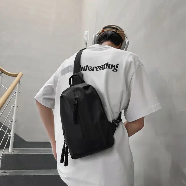 醇龙 旅游轻便登山爬山骑行 尼龙 斜挎包 男女同款情侣款 黑/白