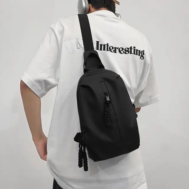 醇龙 旅游轻便登山爬山骑行 尼龙 斜挎包 男女同款情侣款 黑/白