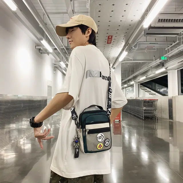 醇龙 轻便百搭小背潮牌手机包休闲斜挎包手提 尼龙 单肩包 常规 男女同款情侣款 黑/墨绿/黑白/卡其/灰