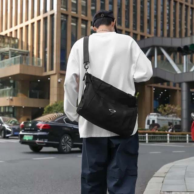 醇龙 百搭休闲大容量 尼龙布 手提斜挎单肩包 常规 男女同款情侣款 黑色