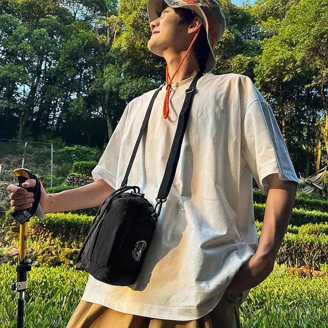 茵初 小众个性出行时尚潮流百搭 尼龙 单肩斜挎包 常规 男女同款情侣款 多色