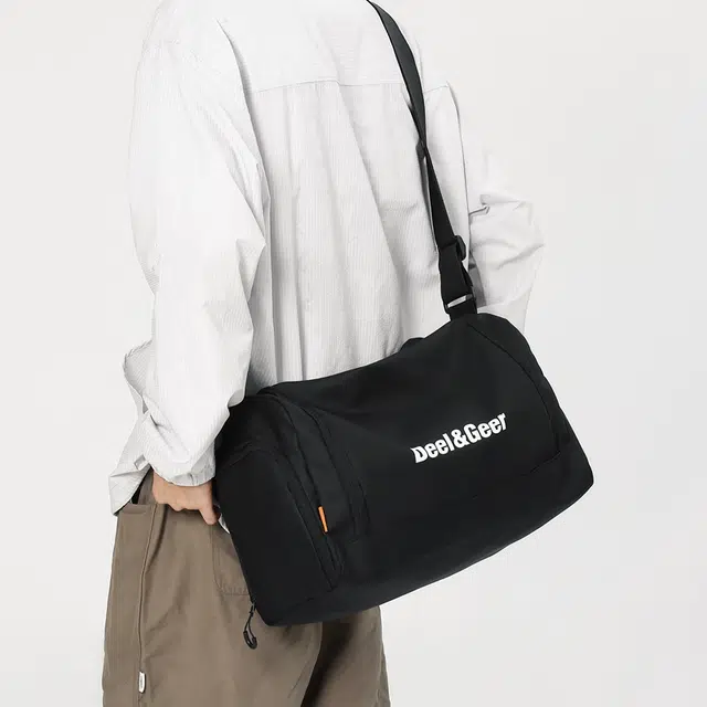 茵初 韩版小众设计时尚大容量运动斜挎背包旅行外出通勤包包 覆膜牛津布 单肩包 常规 男女同款情侣款 多色