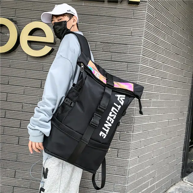 茵初 旅行大容量电脑书包运动篮球足球头盔全盔骑行背包 牛津布 双肩包 男女同款情侣款 多色