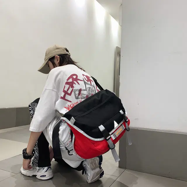 醇龙 工装斜挎包机能风骑行潮流 牛津布 单肩包 常规 男女同款情侣款 黑拼红/黑拼灰