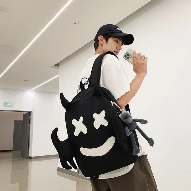 醇龙 可爱搞怪笑脸设计感小众大容量休闲旅行 尼龙 双肩包 常规 男女同款情侣款 黑/白