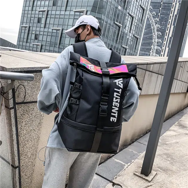 茵初 旅行大容量电脑书包运动篮球足球头盔全盔骑行背包 牛津布 双肩包 男女同款情侣款 多色