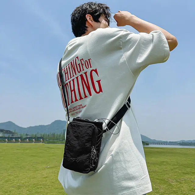 茵初 高质感设计时尚潮流百搭 尼龙 斜挎单肩包 常规 男女同款情侣款 多色