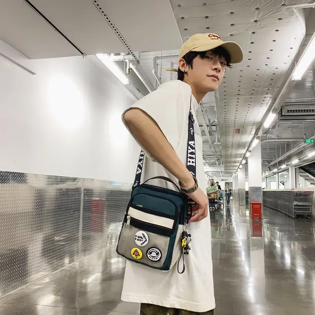 醇龙 轻便百搭小背潮牌手机包休闲斜挎包手提 尼龙 单肩包 常规 男女同款情侣款 黑/墨绿/黑白/卡其/灰