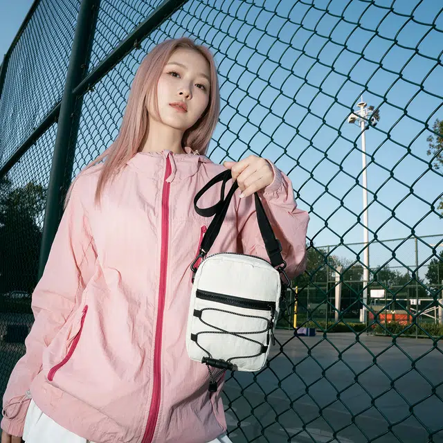 茵初 时尚潮流百搭简约大气 尼龙 单肩斜挎包 常规 男女同款情侣款 多色