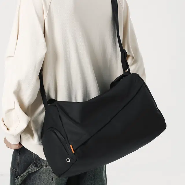 茵初 时尚百搭斜挎健身包防水旅行包行李袋 牛津布 单肩包 常规 男女同款情侣款 多色