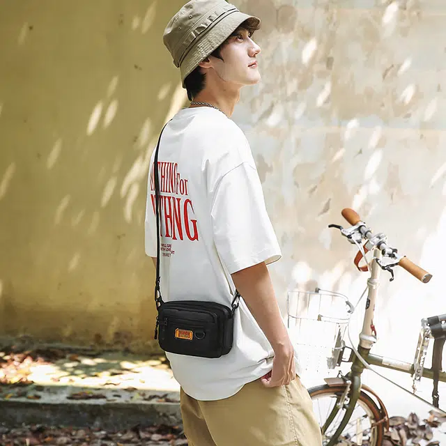 茵初 通勤休闲单轻便 尼龙 斜挎单肩包 常规 男女同款情侣款 多色