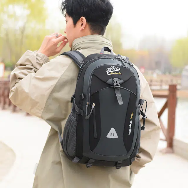 茵初 骑行轻薄超轻运动防水登山山地车骑行背包 尼龙 旅行双肩包 男女同款情侣款 多色