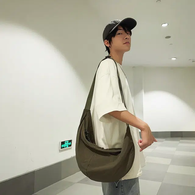 醇龙 轻便休闲简约纯色 尼龙 斜挎包 男女同款情侣款 多色