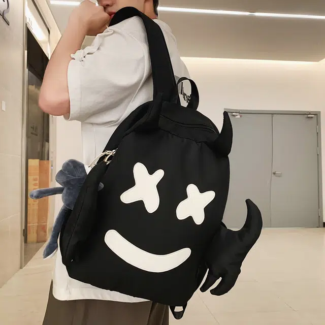 醇龙 可爱搞怪笑脸设计感小众大容量休闲旅行 尼龙 双肩包 常规 男女同款情侣款 黑/白
