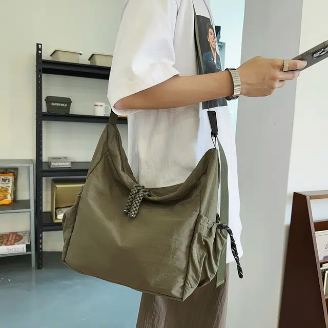 醇龙 时尚百搭纯色 尼龙 斜挎包 男女同款情侣款 多色